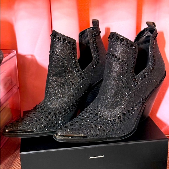 Gianni Bini Elegant Black Women's Ankle Boots - Picture 1 of 3